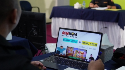 Pengprov Senkom Mitra Polri Jatim menggelar sosialisasi bahaya perjudian online (judol) dan pinjaman online (pinjol) ilegal, pada Minggu (27/4).