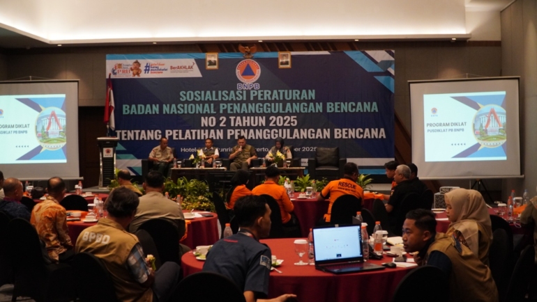 Ketua Senkom Mitra Polri Jawa Timur bersama jajaran menghadiri sosialisasi Peraturan BNPB No. 2 Tahun 2025 tentang Pelatihan Penanggulangan Bencana di Hotel Ayola Sunrise, Mojokerto, Rabu (1/10), dalam rangka Bulan Pengurangan Risiko Bencana (PRB) 2025.